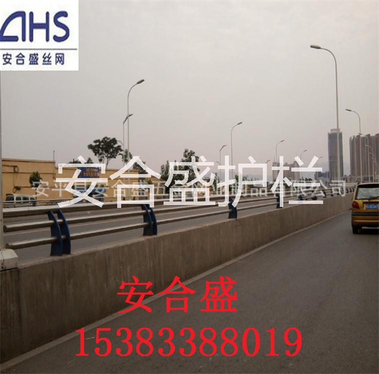 鍍鋅不銹鋼復(fù)合管護(hù)欄、橋梁防撞護(hù)欄、景觀圍欄