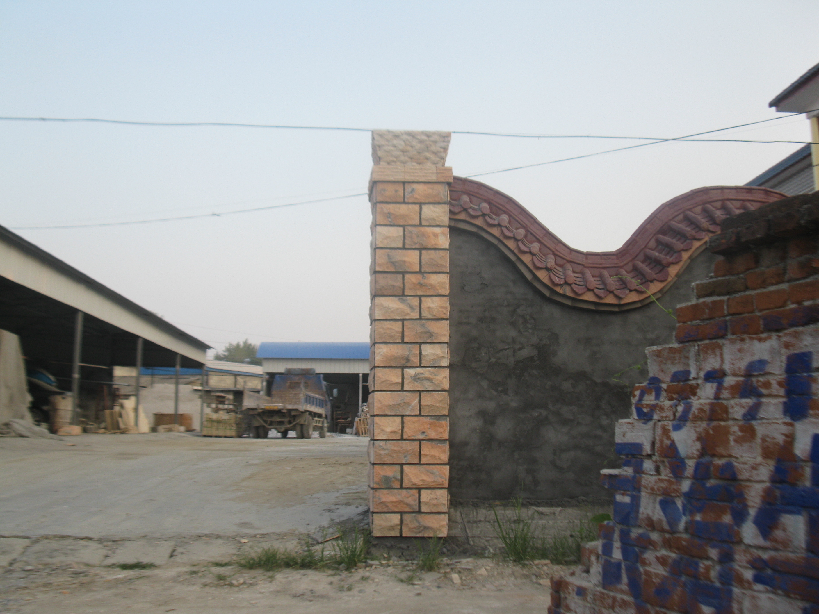 大理石圍墻蘑菇石工藝 常規(guī)的粘貼藝術(shù)