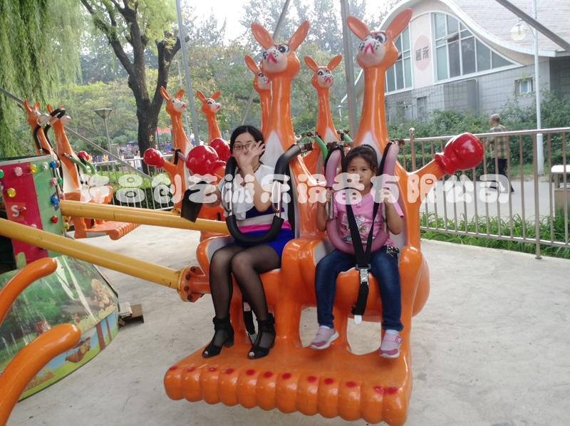 袋鼠跳小寶寶最喜歡的公園設(shè)備