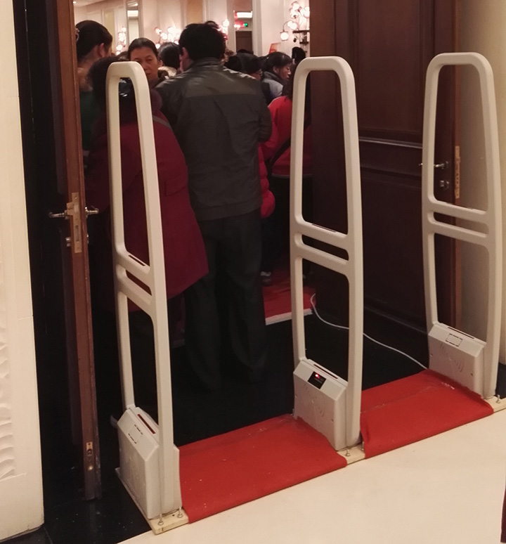 供應(yīng)河南鄭州商場服裝防盜門 服裝店防盜儀 超市集成防盜系統(tǒng) 超市防盜桿 廠家直營