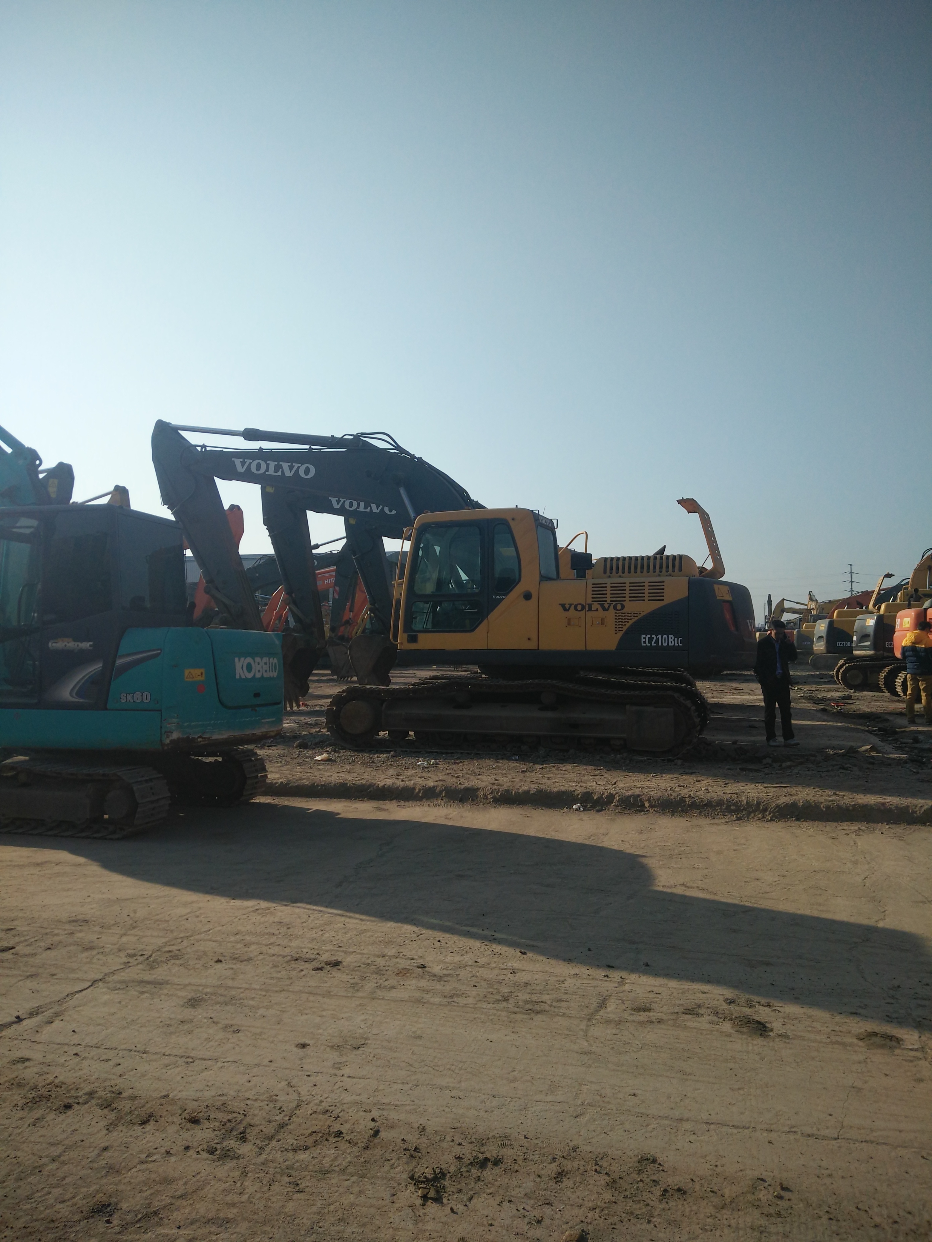 鋼鐵二手挖掘機(jī)市場