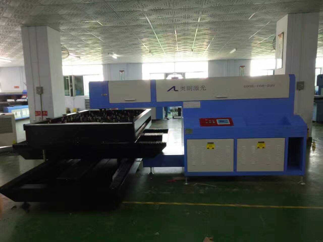 奧朗激光專業(yè)生產(chǎn)固定光路600瓦單頭激光刀機(jī) 亞克力激光切割機(jī)