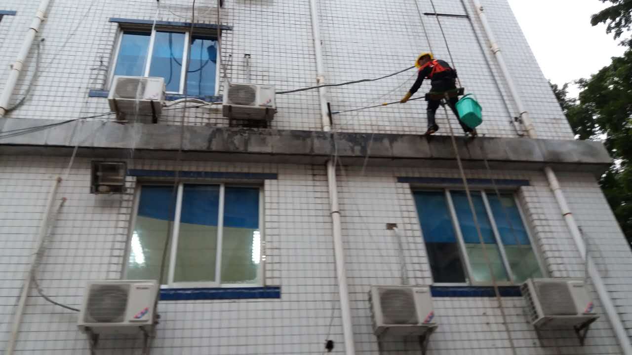 專業(yè)承接惠州外墻清洗  惠州外墻清洗報(bào)價(jià)咨詢電話