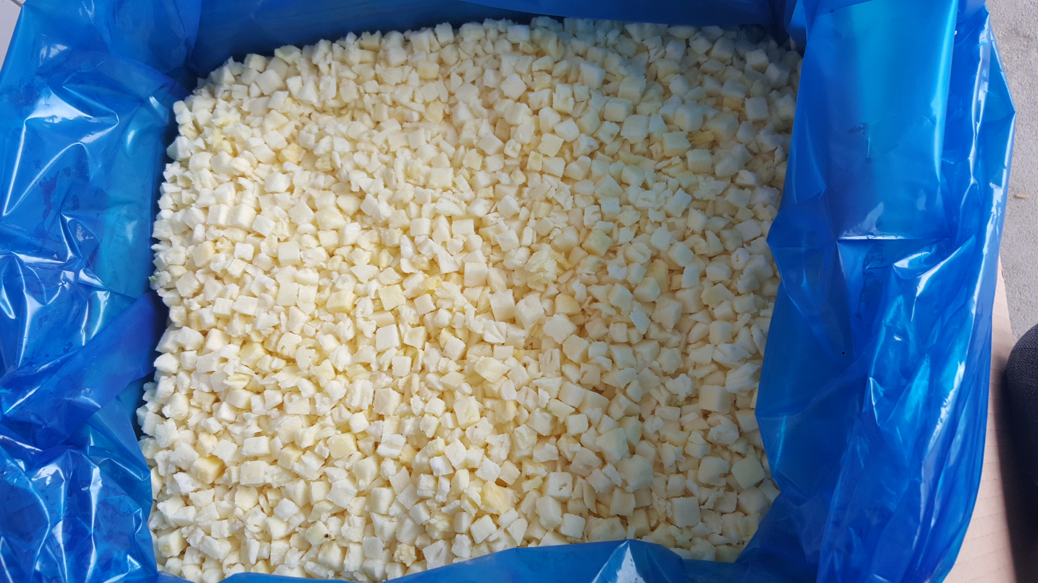 新鮮速凍菠蘿丁，優(yōu)質(zhì)綠色健康水果10KG