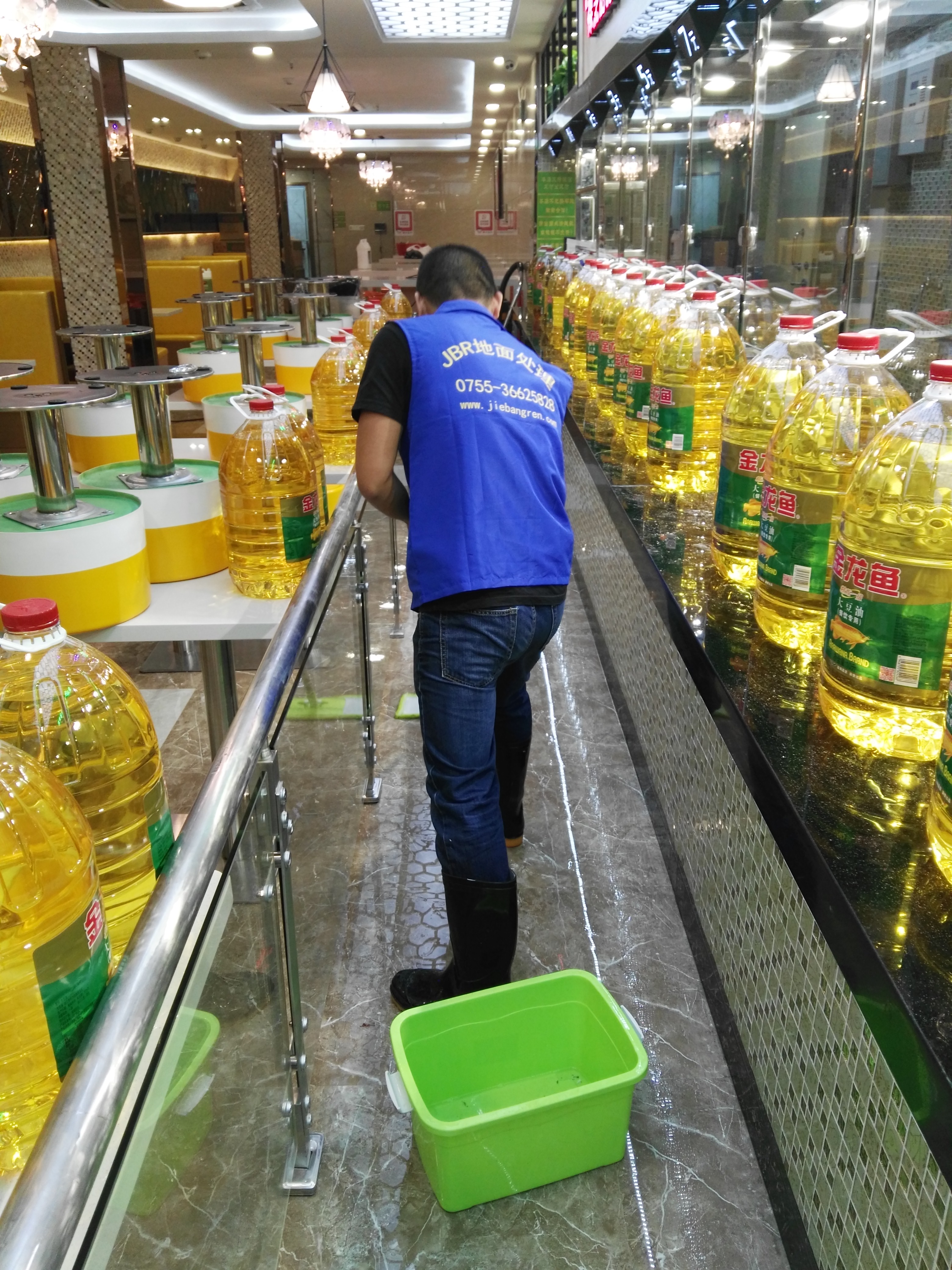 餐廳地面防滑液品牌，凈魅地面防滑液讓餐廳地面行走更安全