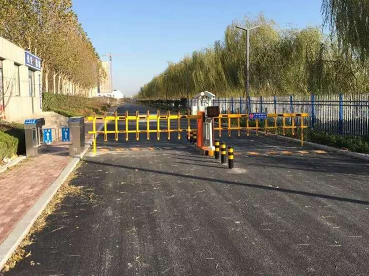 平陰車牌識(shí)別系統(tǒng)，平陰柵欄道閘案例分析