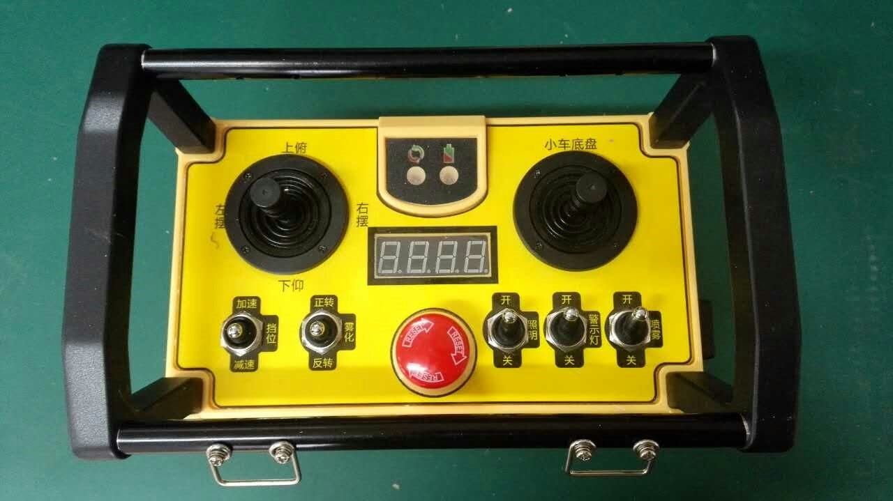 履帶車遙控器 履帶車遙控器 坦克式機(jī)器人小車