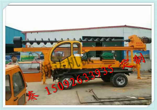 圍欄樁打樁機(jī)，30裝載機(jī)輪式打樁液壓打拔鉆一體機(jī)，定制公路護(hù)欄打樁機(jī)