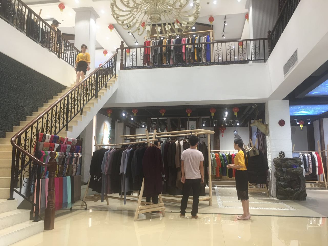 天津加盟品牌折扣批發(fā)女裝加盟女裝投資