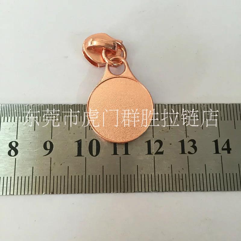 供應(yīng) 鋅合金圓型飾品吊墜 服飾配飾拉片 圓形拉鏈頭