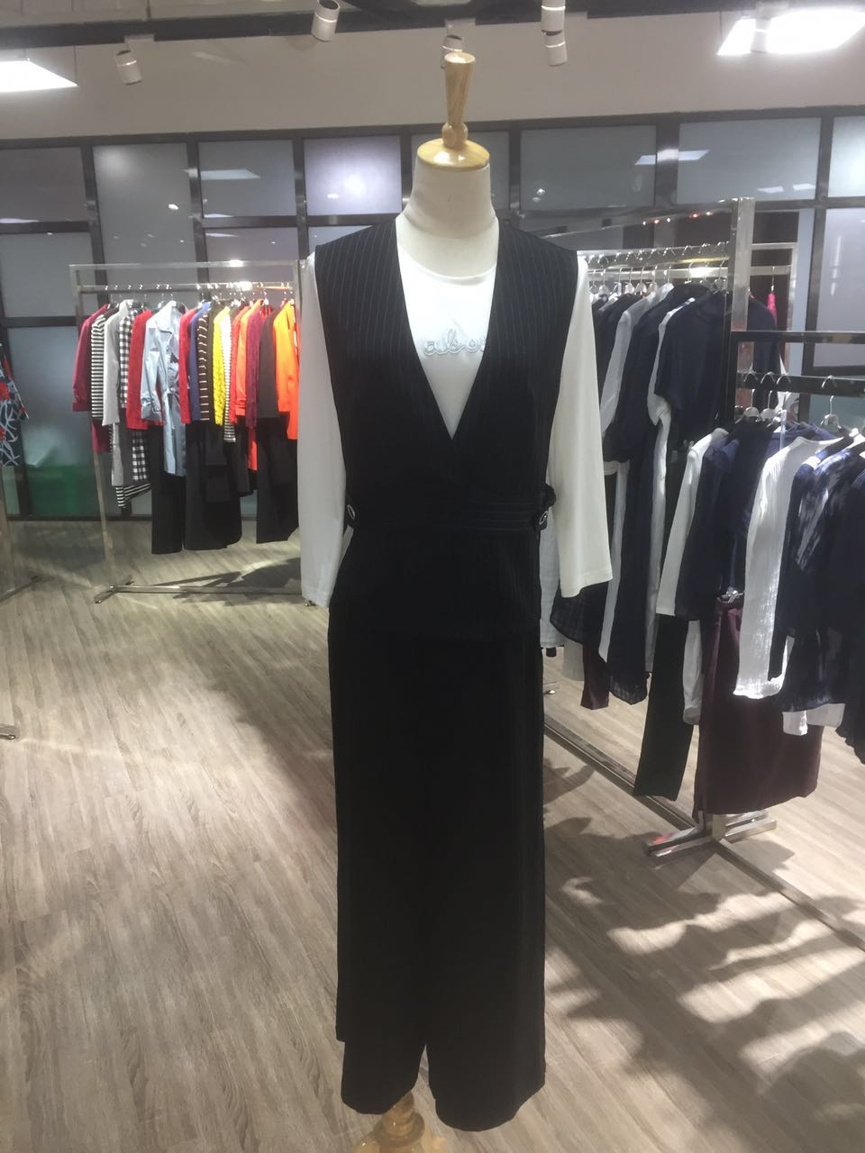 妃萱 漢派大碼女裝17年春品牌女裝折扣批發(fā)北京惠品