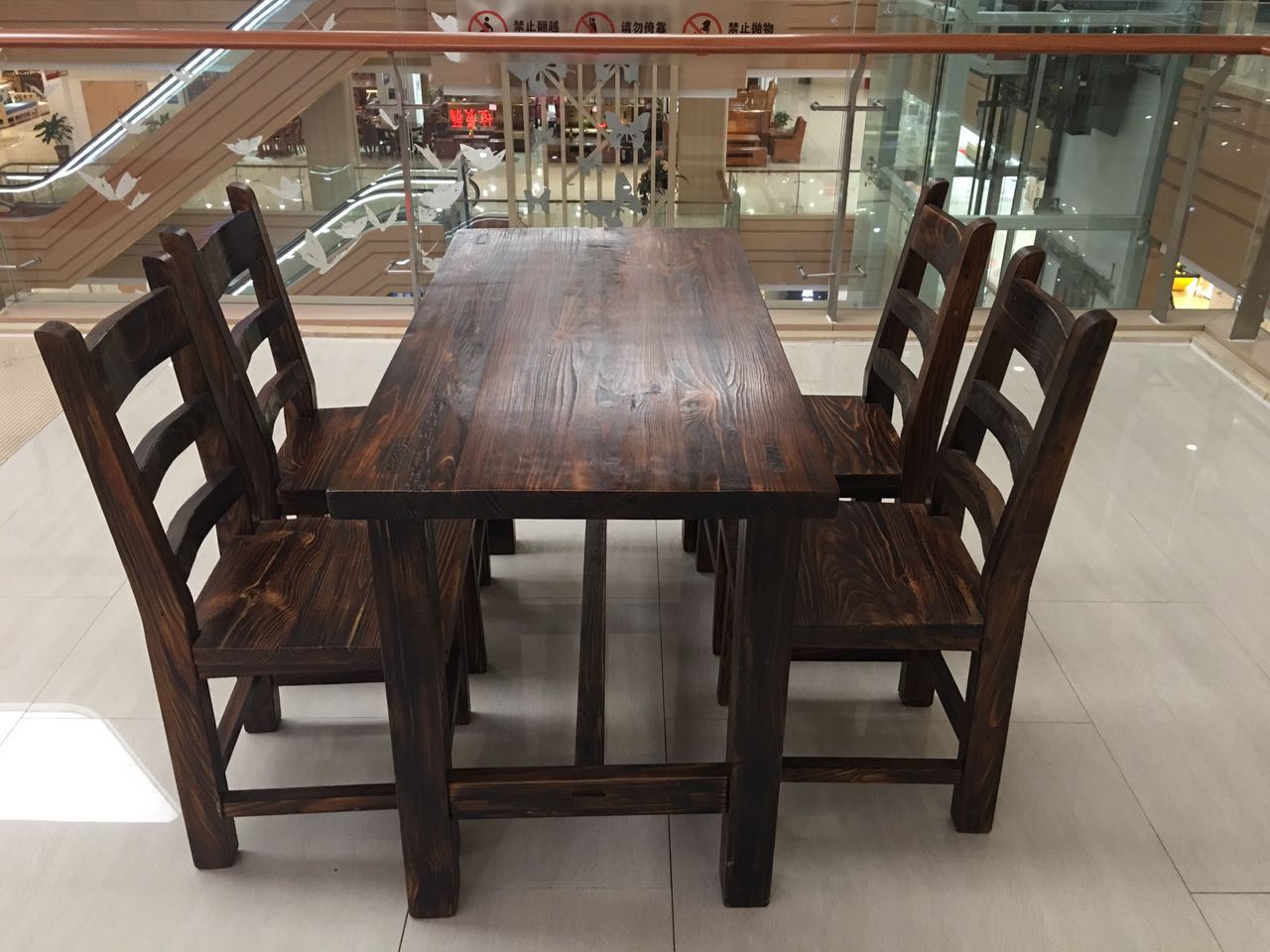 炭燒木實(shí)木桌椅