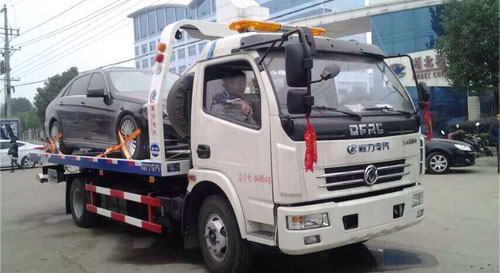 東風(fēng)多力卡國四一拖二清障車13797884470