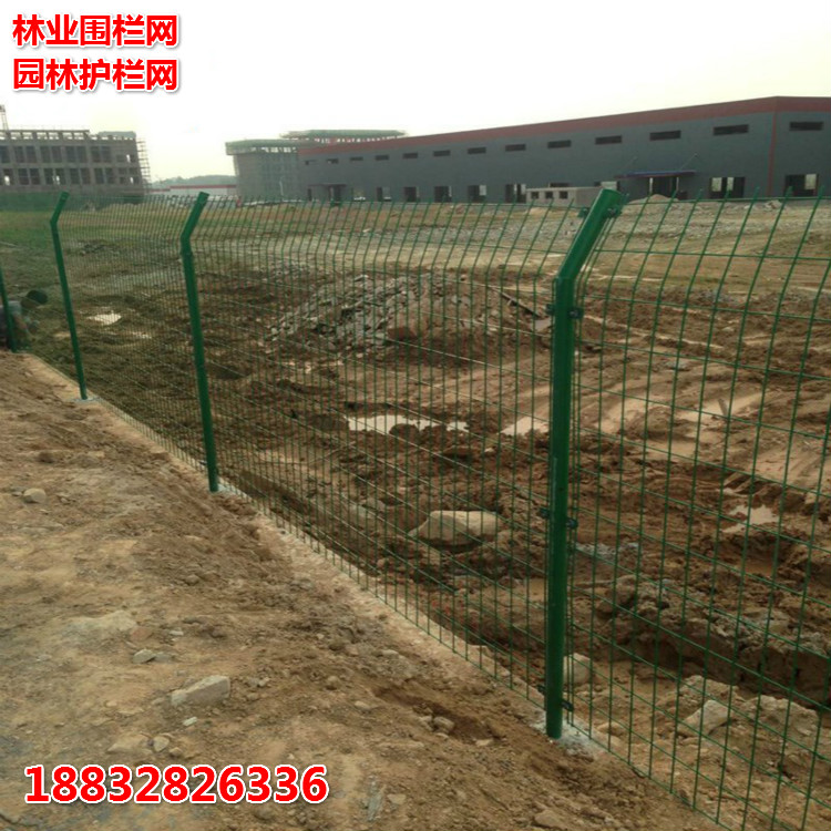 1.8米綠色鐵絲網(wǎng)護欄農(nóng)場防護網(wǎng)圍欄魚塘圍欄網(wǎng)