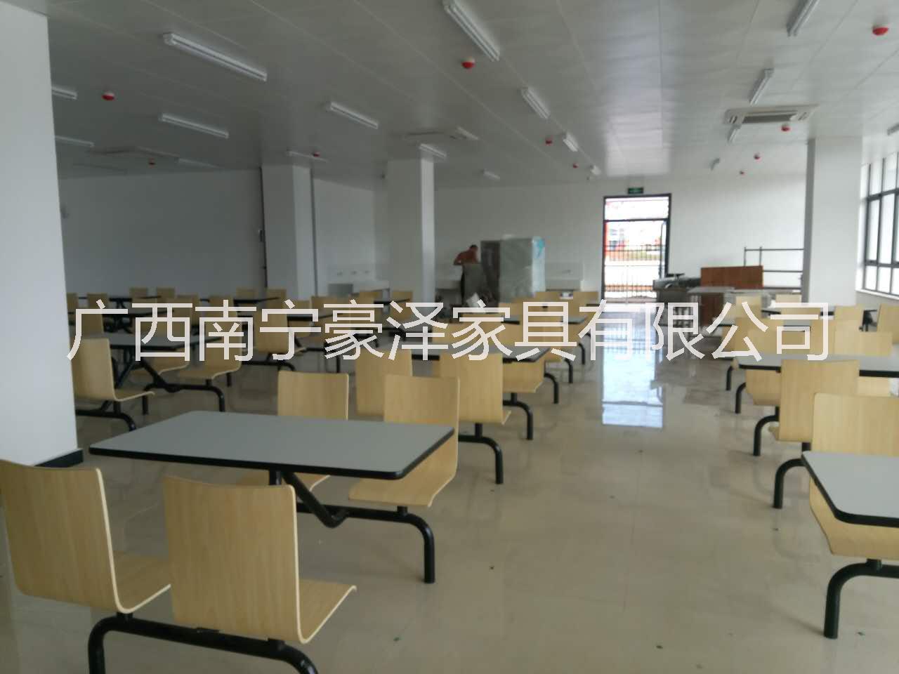 廣西學(xué)校飯店餐桌椅報(bào)價(jià)，廣西學(xué)校飯店餐桌椅供應(yīng)商，廣西學(xué)校飯店餐桌椅定做