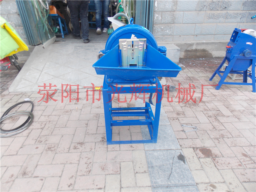 谷物粉碎機(jī) 玉米飼料粉碎機(jī) 飼料粉碎機(jī) 29中藥磨粉機(jī)