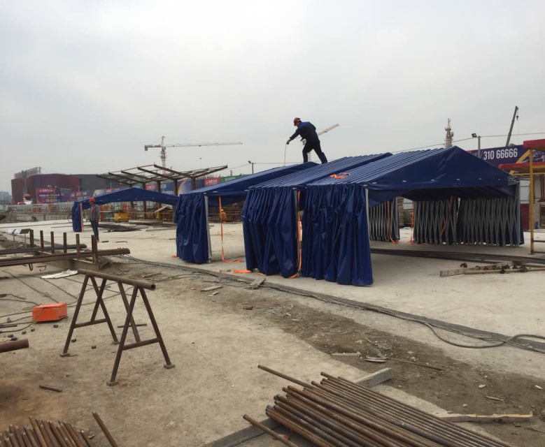 上海伸縮汽車雨棚安裝價(jià)格 手動(dòng)伸縮雨棚廠家 移動(dòng)雨棚訂做多少錢