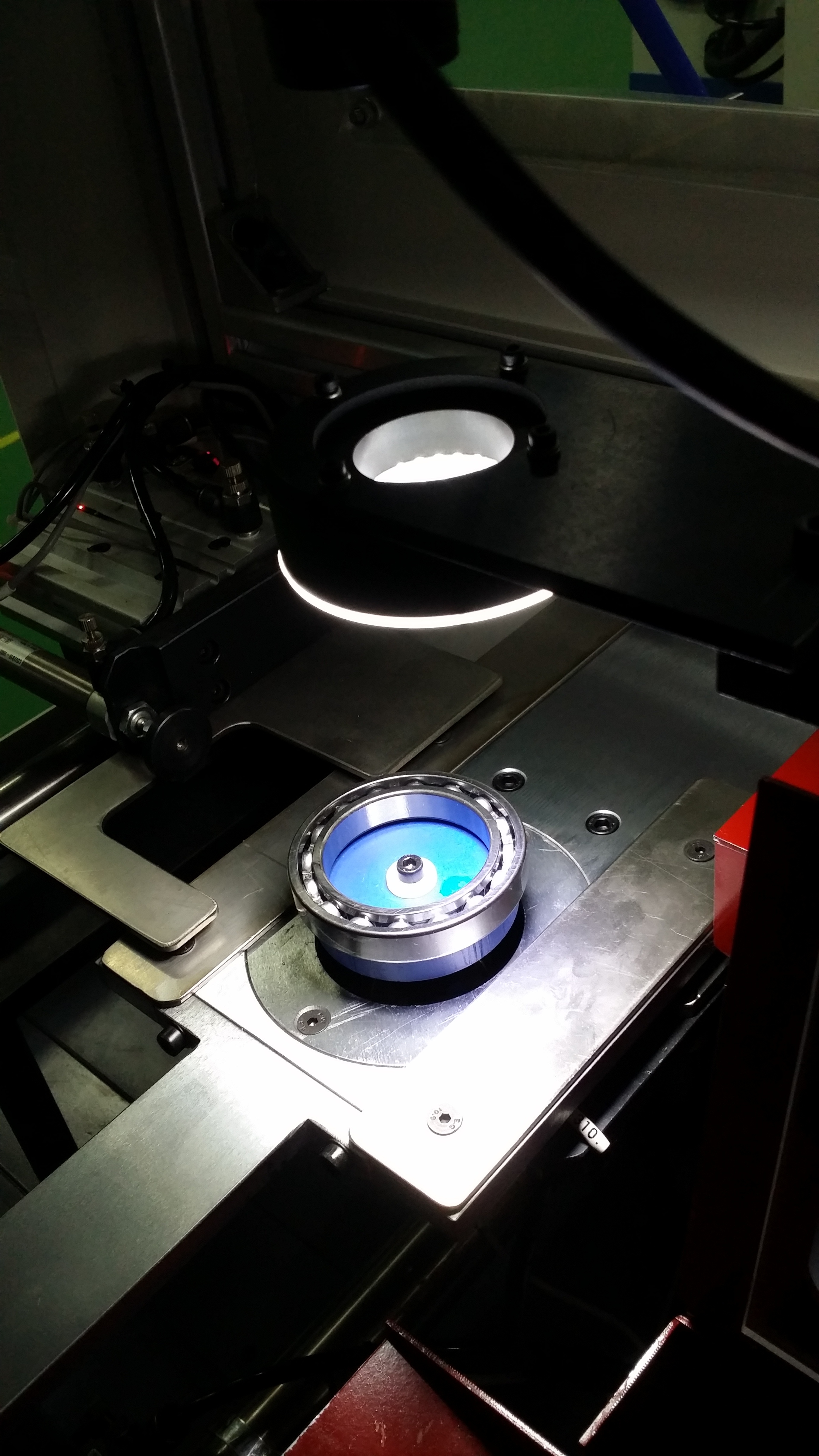 保持器鉚合裝配機，容恒軸研科技軸承保持器鉚合裝配設備