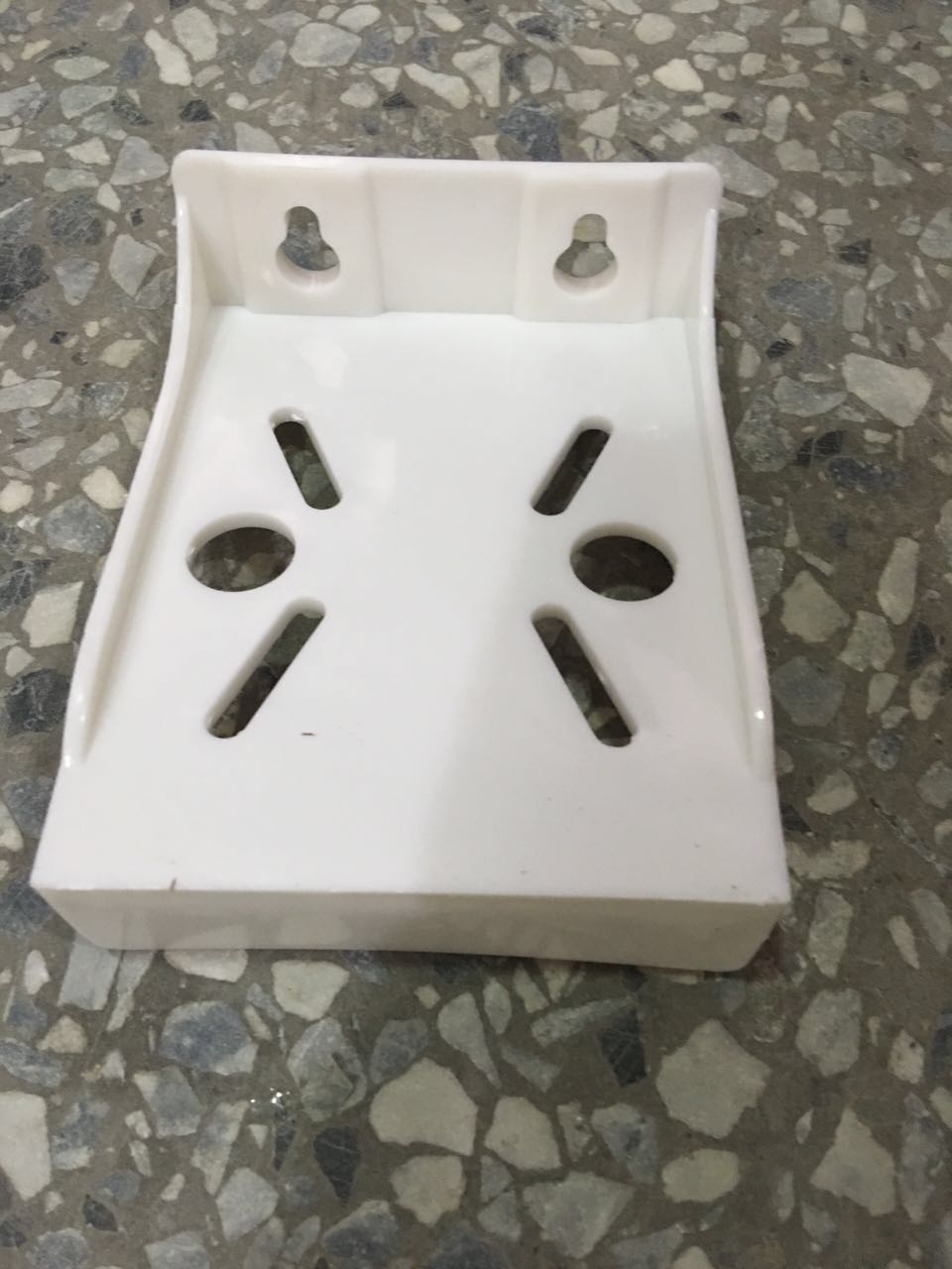 供應(yīng)單級凈水器塑料掛板，10寸通用單級濾瓶濾筒掛片吊片固定支架塑料片，一級前置過濾器掛板吊片凈水器配件