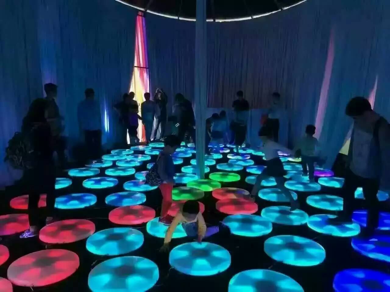 荷蘭風(fēng)車(chē)展出租 彩色跑出租彩色
