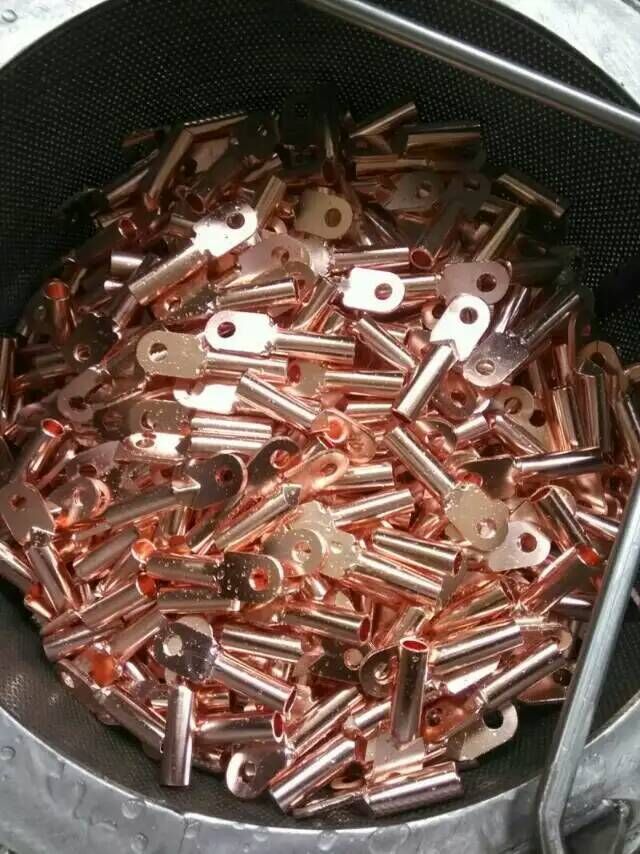 汽摩配壓鑄件死角去毛刺拋光氧化一