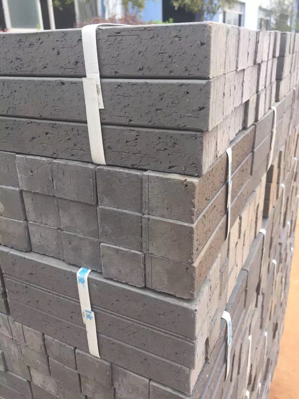 湖北錦坤陶業(yè)燒結(jié)磚陶土磚批發(fā) 青條磚廠家直銷報(bào)價(jià) 湖北青條磚批發(fā)