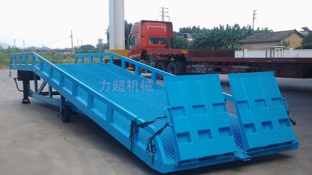 移動式登車橋  液壓登車橋  集裝箱卸貨平臺生產(chǎn)廠家