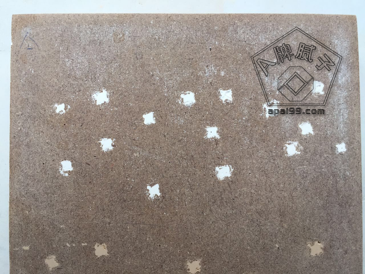A牌修補(bǔ)膩?zhàn)雍歪斞鄹嗍鞘裁矗?  title=