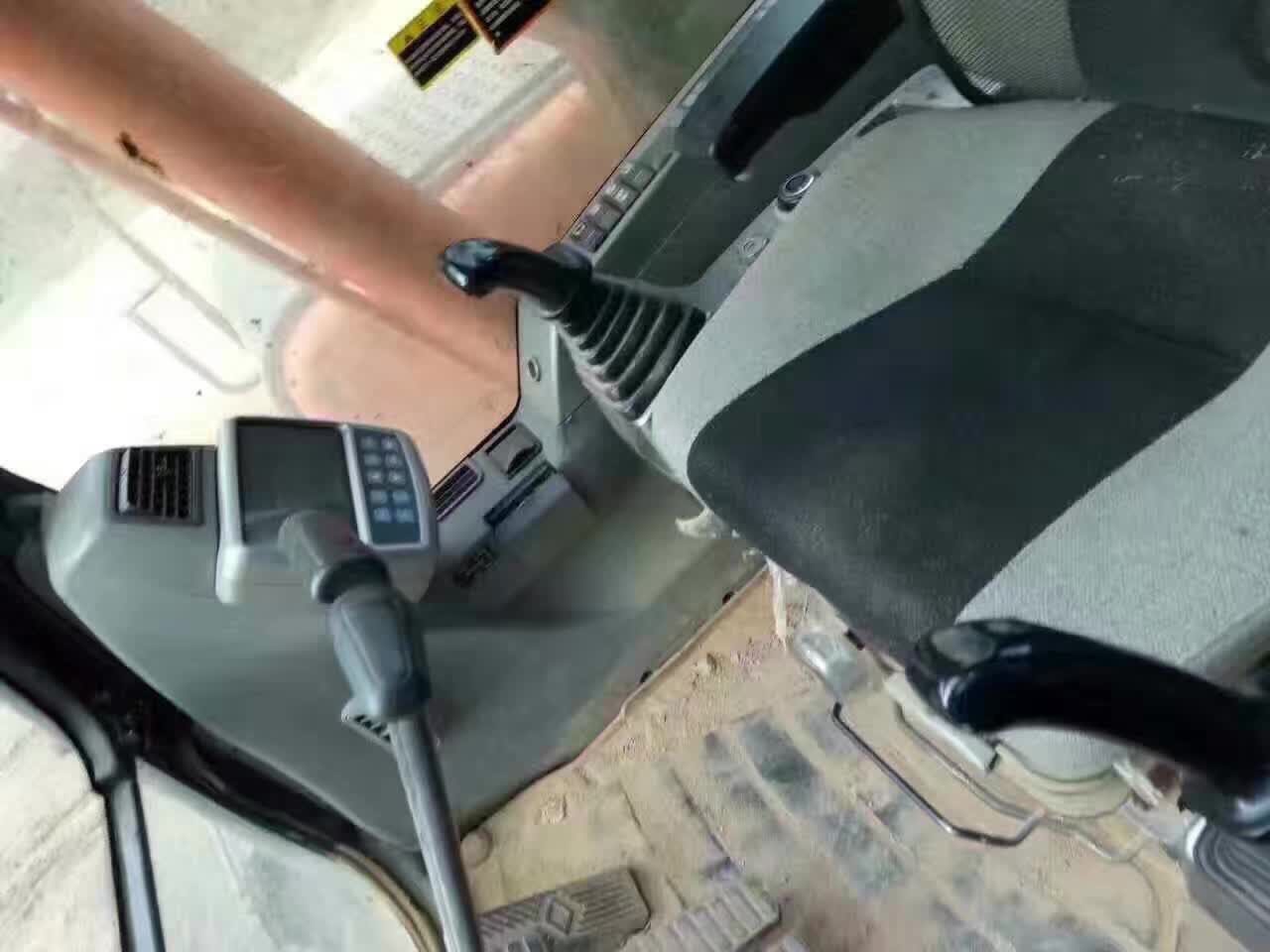 昆山功浩轉(zhuǎn)讓二手斗山150挖掘機(jī)