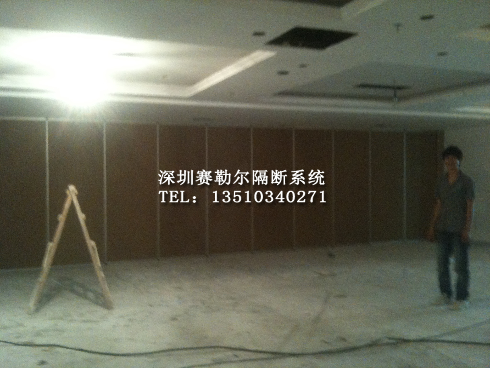 供應(yīng)深圳南活動隔斷屏風(fēng)折疊移動墻 活動隔斷屏風(fēng)折疊移動墻隔音墻