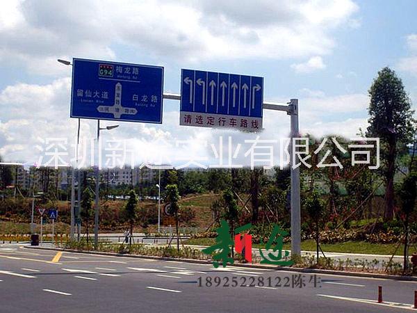 新途承接熱鍍鋅桿件 F型交通標(biāo)志桿