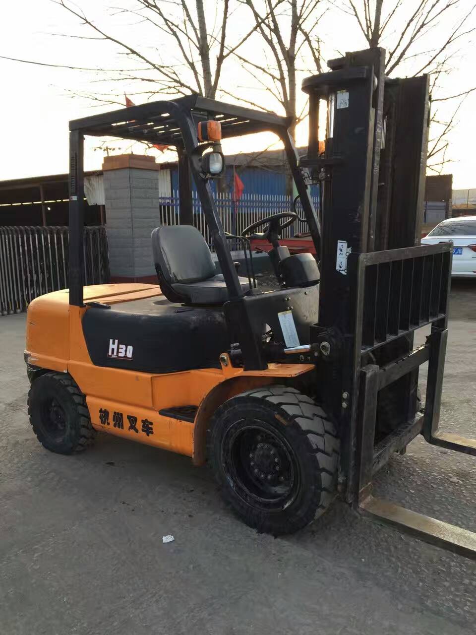 二手龍工叉車(chē)二手柳工叉車(chē)市場(chǎng)直銷(xiāo)