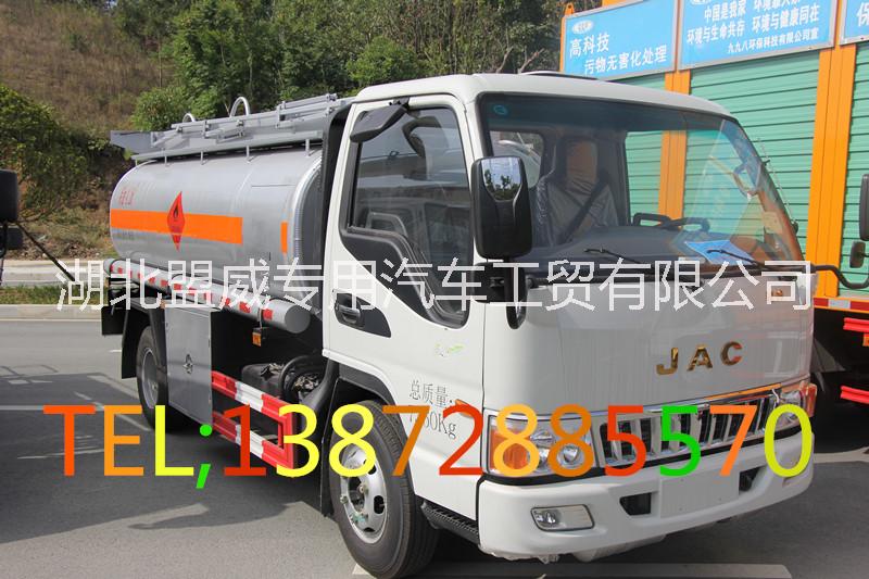小油罐車急轉(zhuǎn)大油罐車，成色好 小油罐車急轉(zhuǎn)大油罐車，成色好盟威