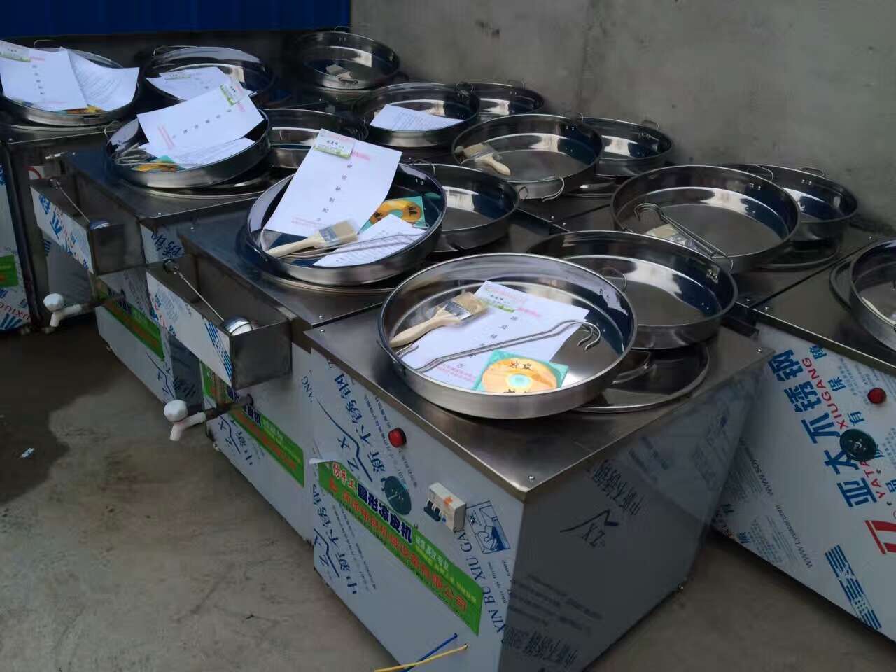 涼皮機(jī)多少錢 圓形仿手工涼皮機(jī)廠 涼皮機(jī)使用效果 涼皮機(jī)招商