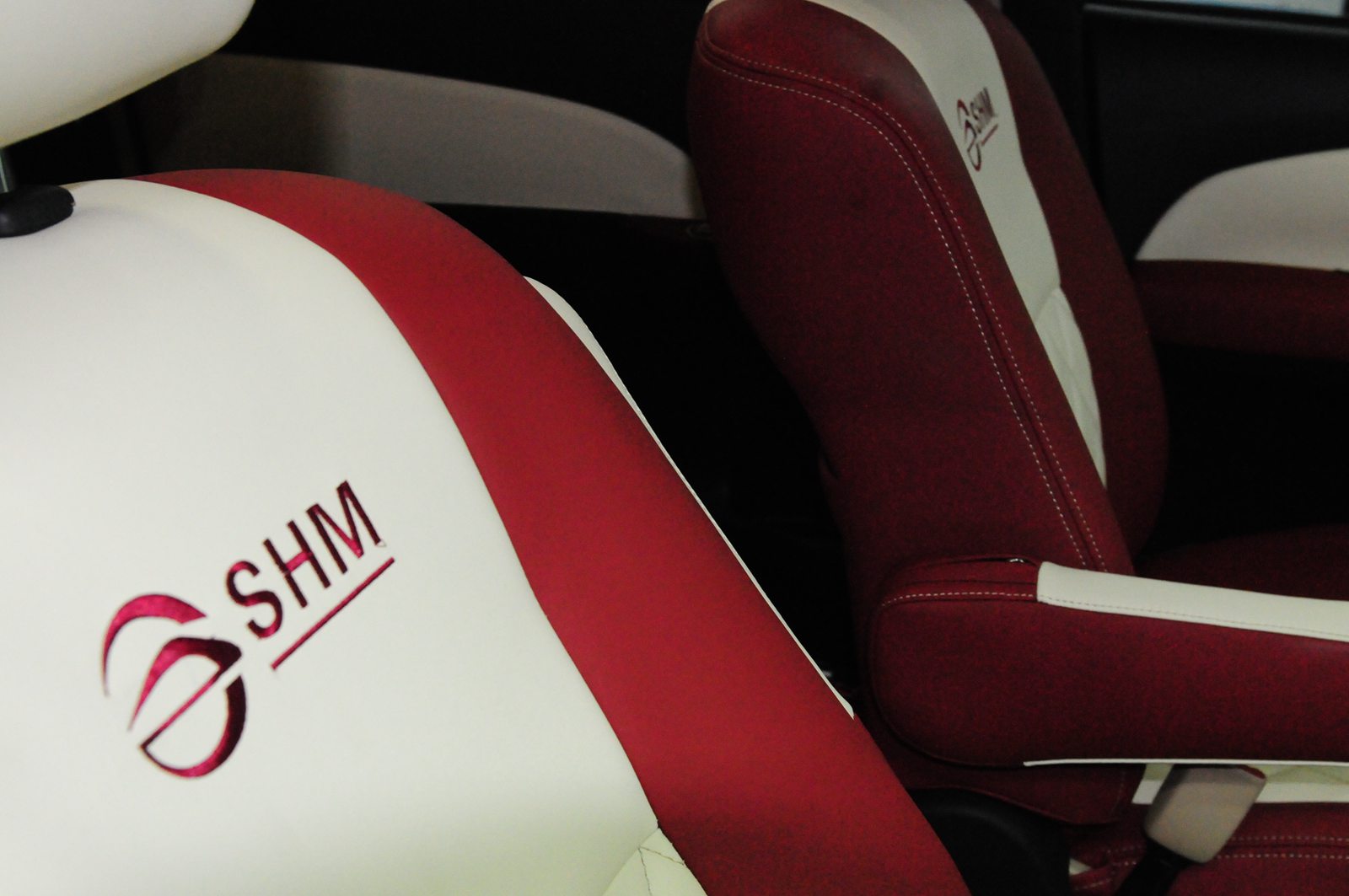 武漢汽車真皮座椅修復(fù)/武漢汽車真皮座椅翻新/汽車內(nèi)飾改裝