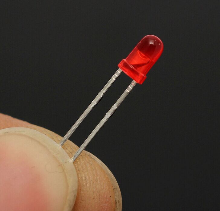 深圳廠家*直插式led燈珠紅發(fā)紅圓頭發(fā)光二極管