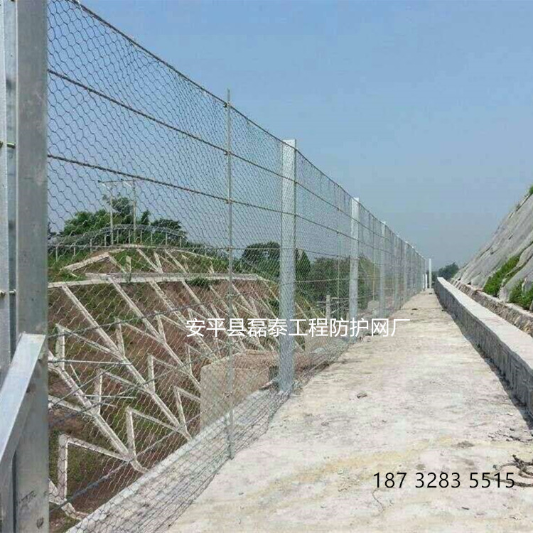 高鐵*半剛性防護(hù)網(wǎng)廠家 雙絞六邊形網(wǎng) 柔性防護(hù)網(wǎng) 施工安裝