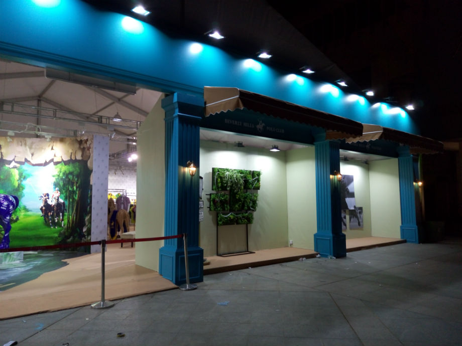 廣州朗潤(rùn)篷房服務(wù)有限公司、戶外篷房、桁架展架、地板地毯、燈光桌椅