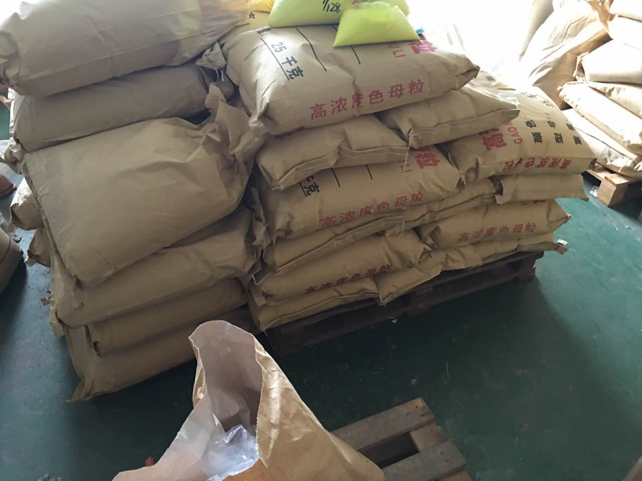 硫酸鋇色母 碳酸鈣色母 高濃度白色母廠家直銷(xiāo)