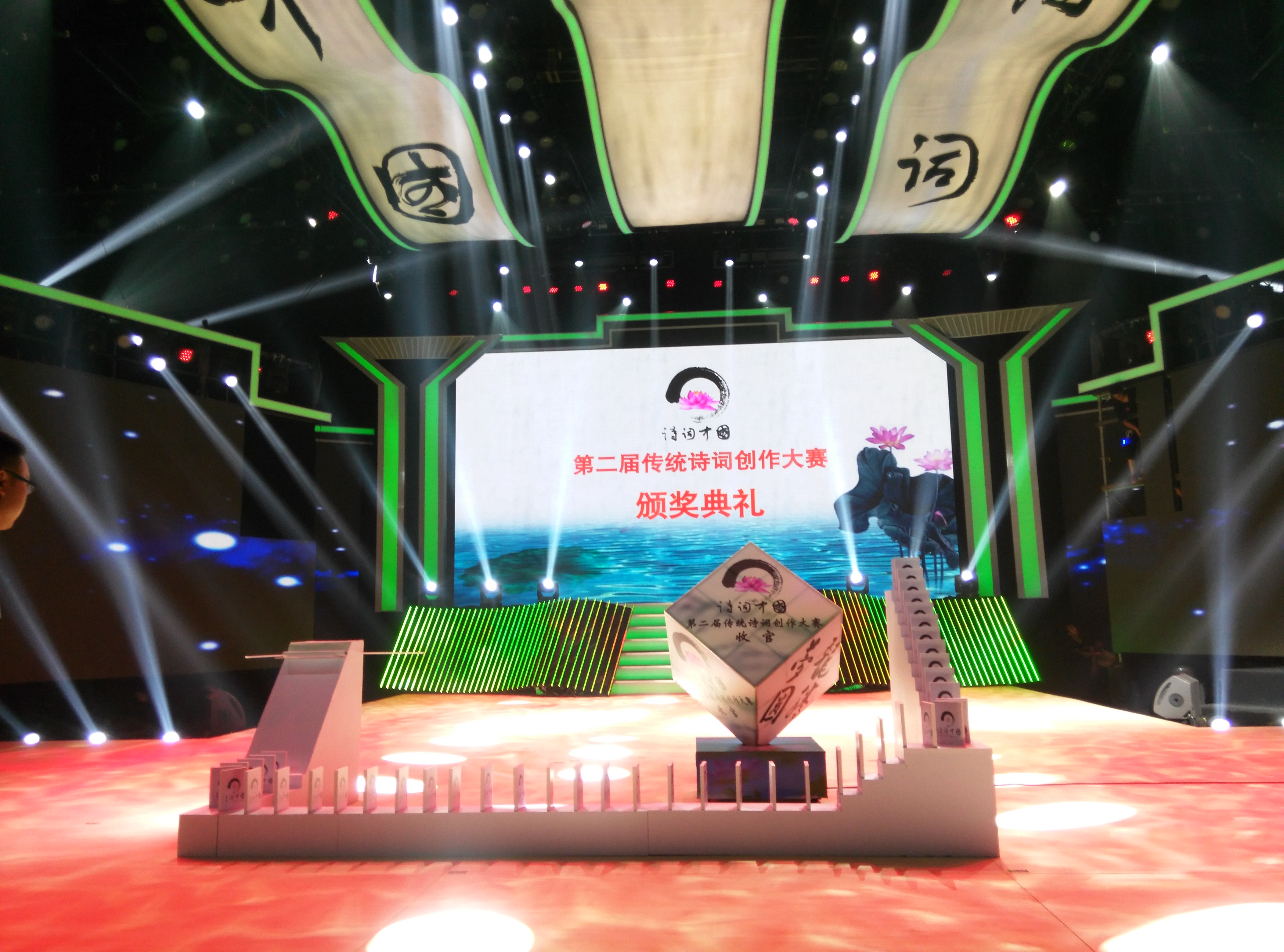 供應(yīng)圣火盆銷售出租圣火臺出租 運動會火炬圣火盆