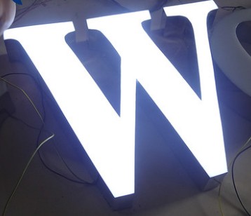 樹(shù)脂發(fā)光字工藝精湛品質(zhì)優(yōu)良