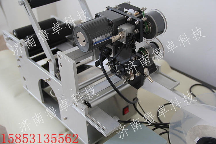 圓瓶貼標(biāo)機(jī) 半自動(dòng)貼標(biāo)機(jī) 不干膠貼標(biāo)機(jī)