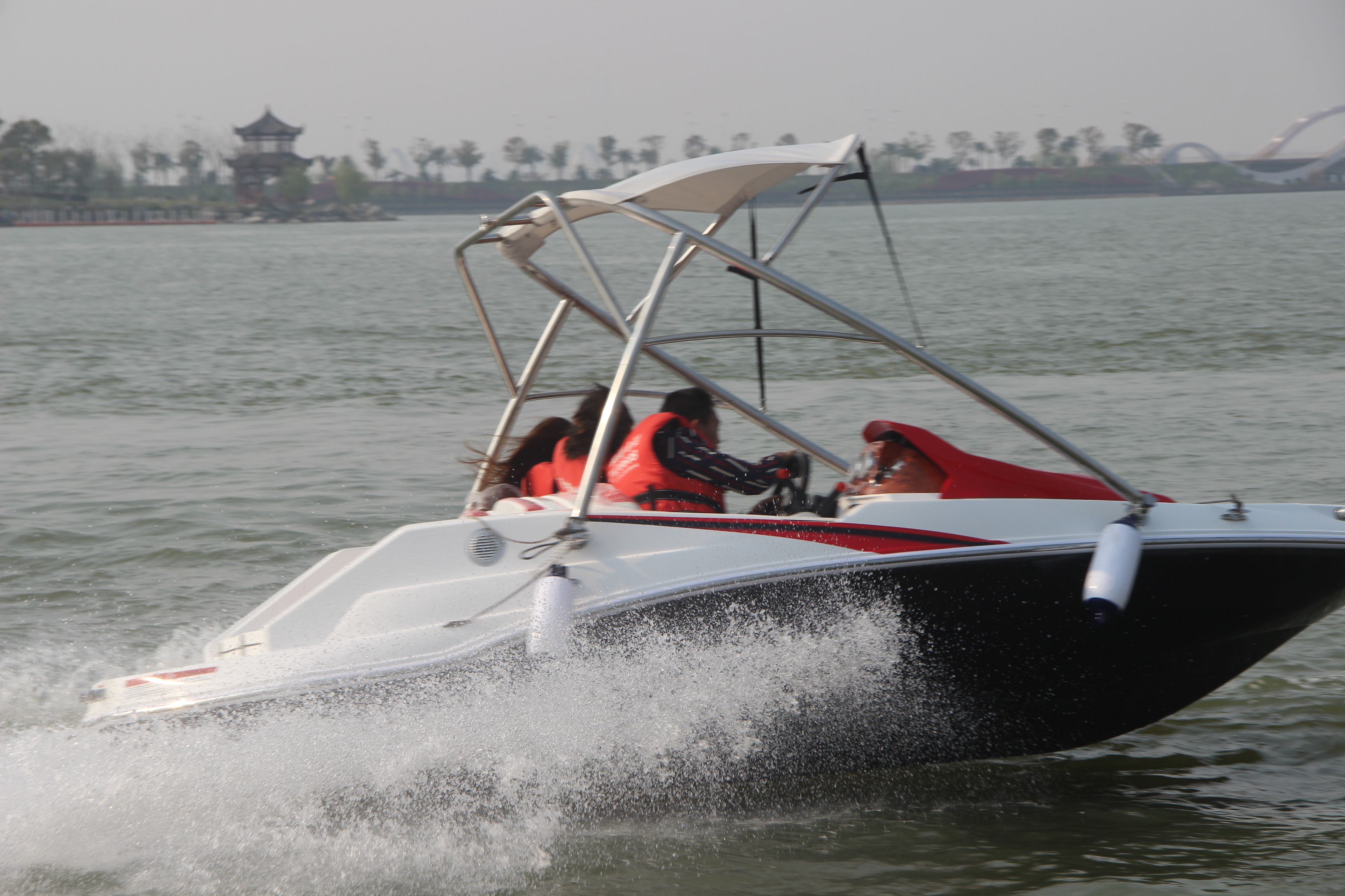 優(yōu)質(zhì)新款海上三亞游艇俱樂部游艇快艇私人游艇