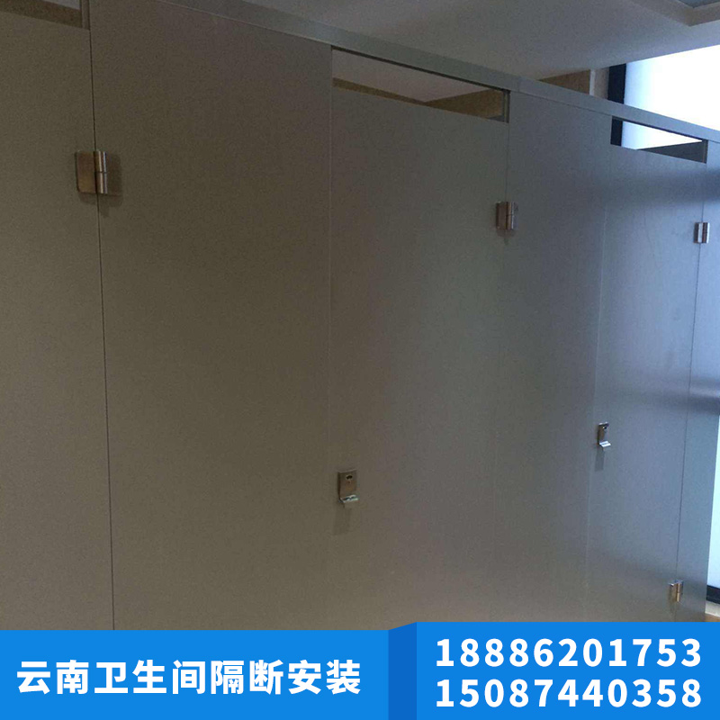 云南衛(wèi)生間隔斷安裝不易變形結(jié)構(gòu)堅(jiān)固防水防潮耐撞擊易清潔衛(wèi)生間衛(wèi)生間隔斷廠家供應(yīng)