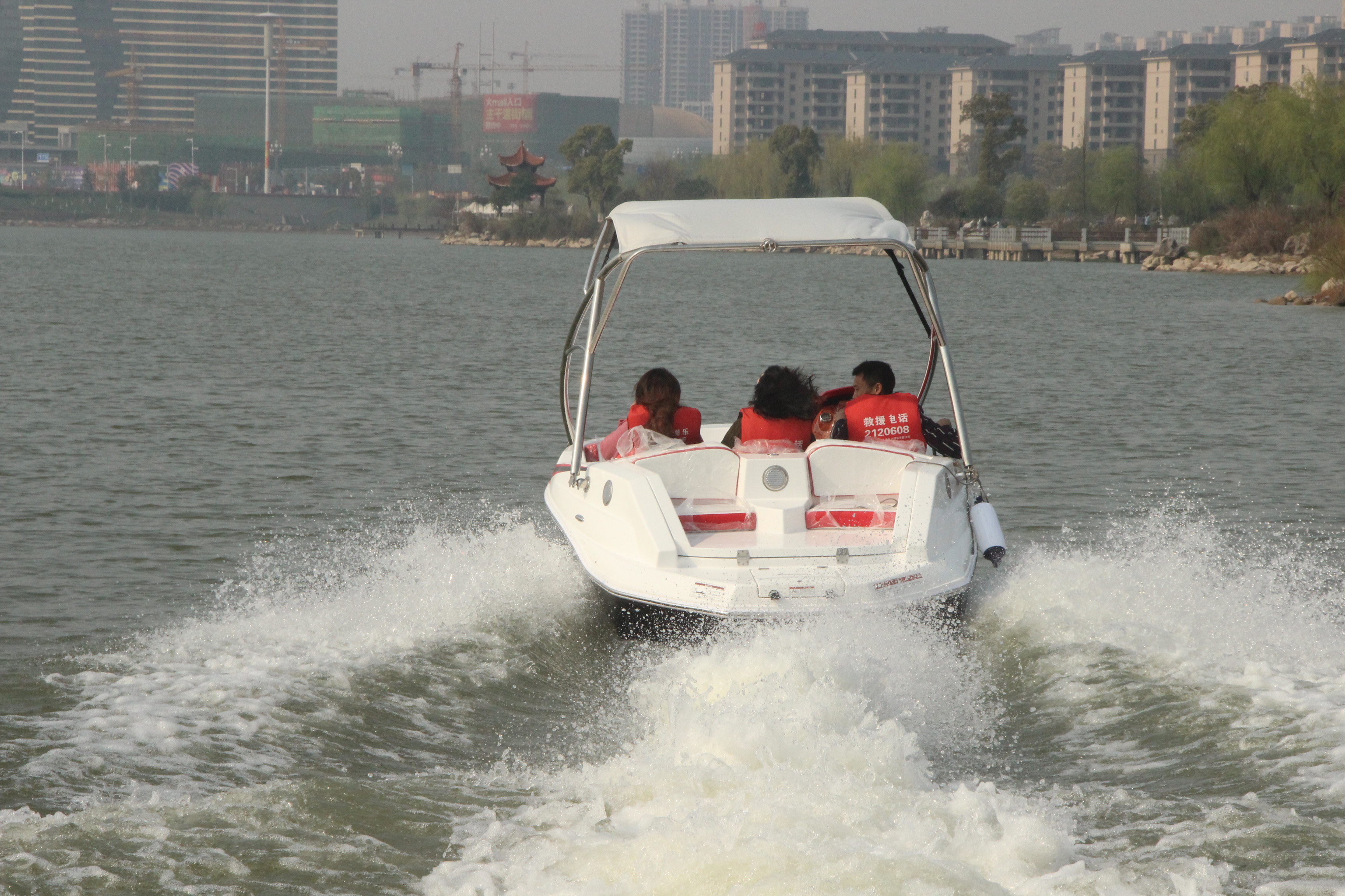 優(yōu)質(zhì)新款海上三亞游艇俱樂部游艇快艇私人游艇