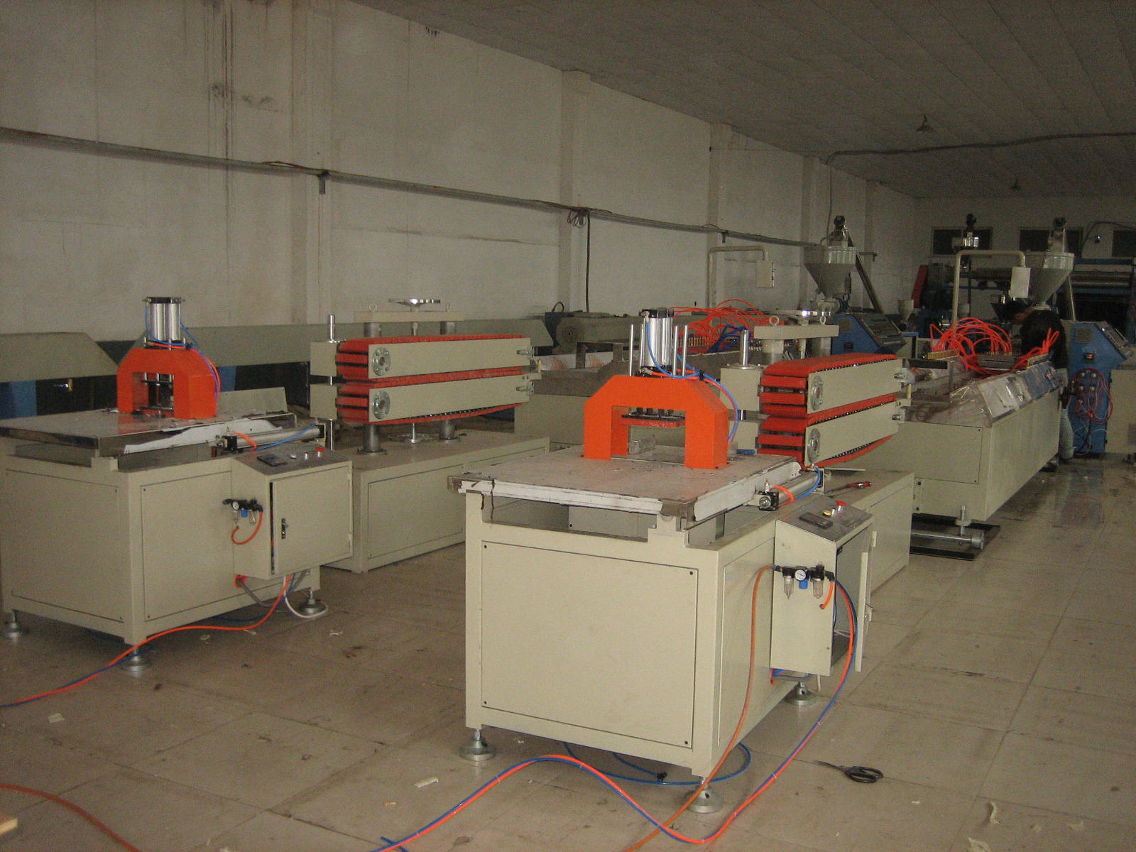 青島制造木塑異型材擠出生產(chǎn)線規(guī)格