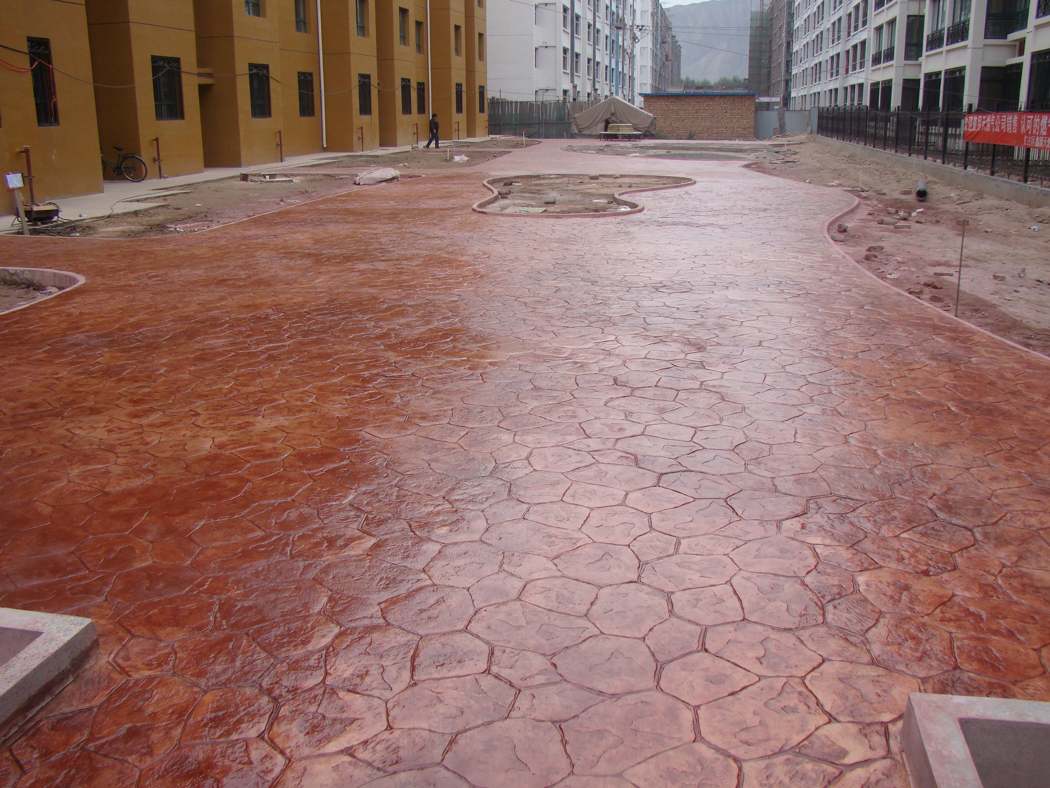 廠家直銷藝術地坪材料價格合理，現貨供應藝術壓花地坪廠家13895470339