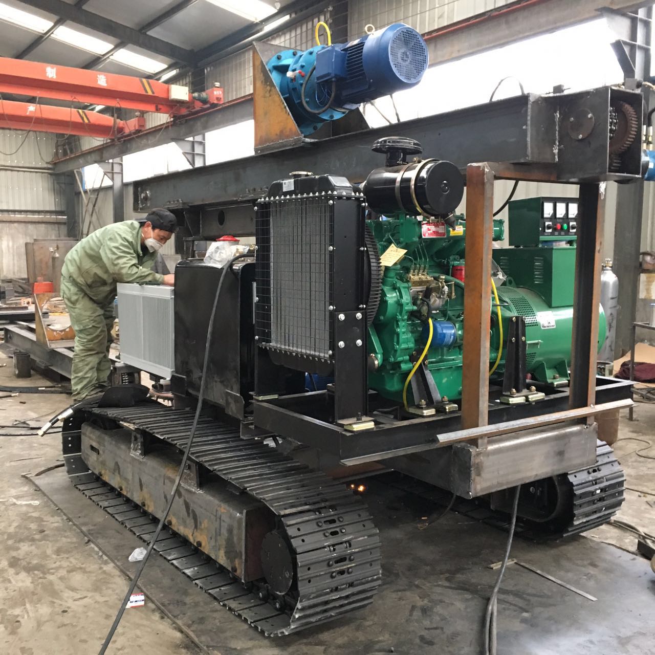 光伏電太陽(yáng)能打樁機(jī)長(zhǎng)螺旋旋挖鉆機(jī)