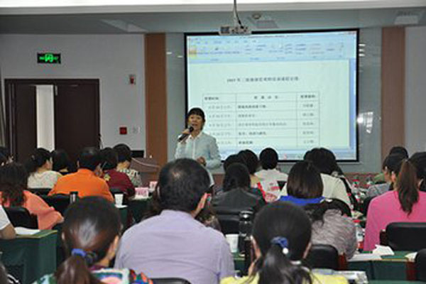 育嬰師將會(huì)是未來(lái)黃金職業(yè)，藍(lán)怡