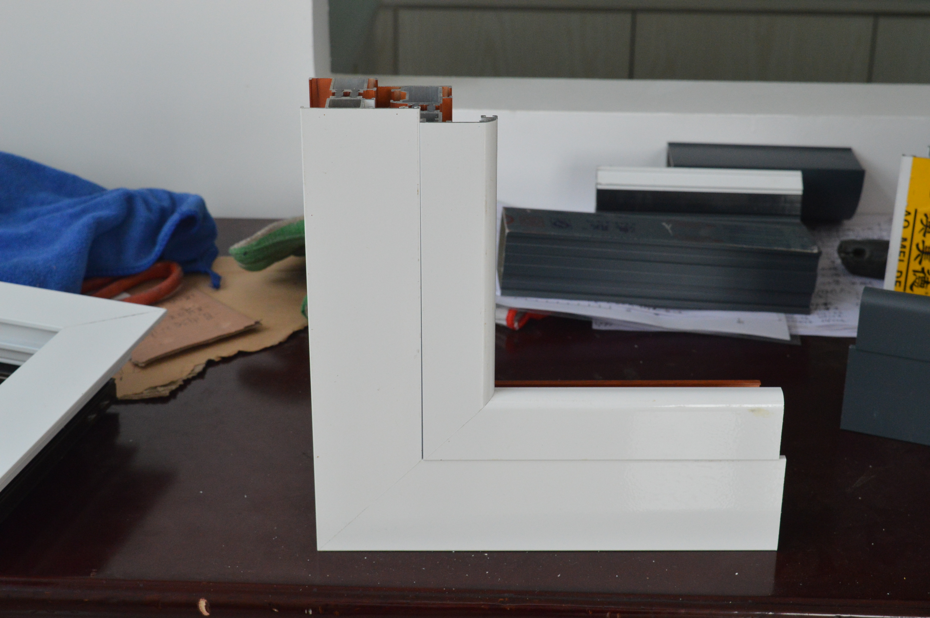 供應(yīng)河北隔熱斷橋鋁型材 河北鋁隔熱斷橋型材